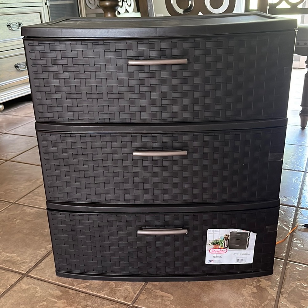 Plastic three drawer bin